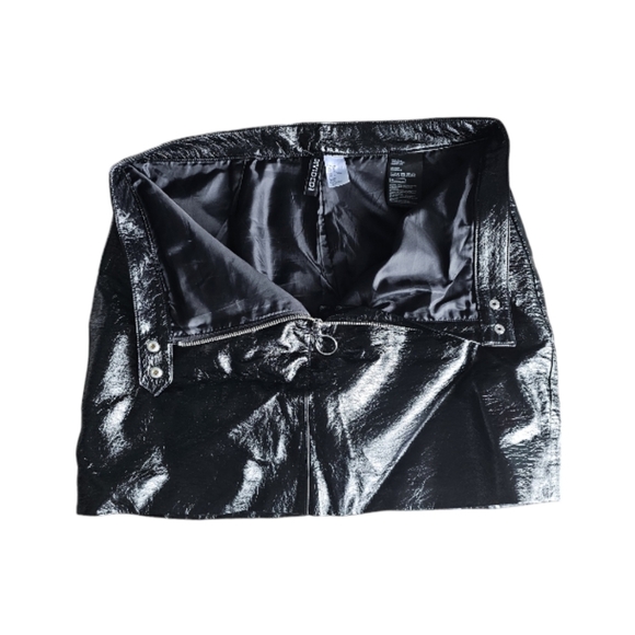 H&M Divided patent leather mini skirt with exposed zip size 8 - Picture 4 of 8